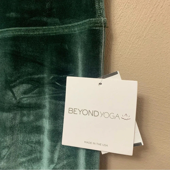 Beyond Yoga Velvet Motion High Waisted Midi Legging in Forest Green XS NWT New - Picture 12 of 15